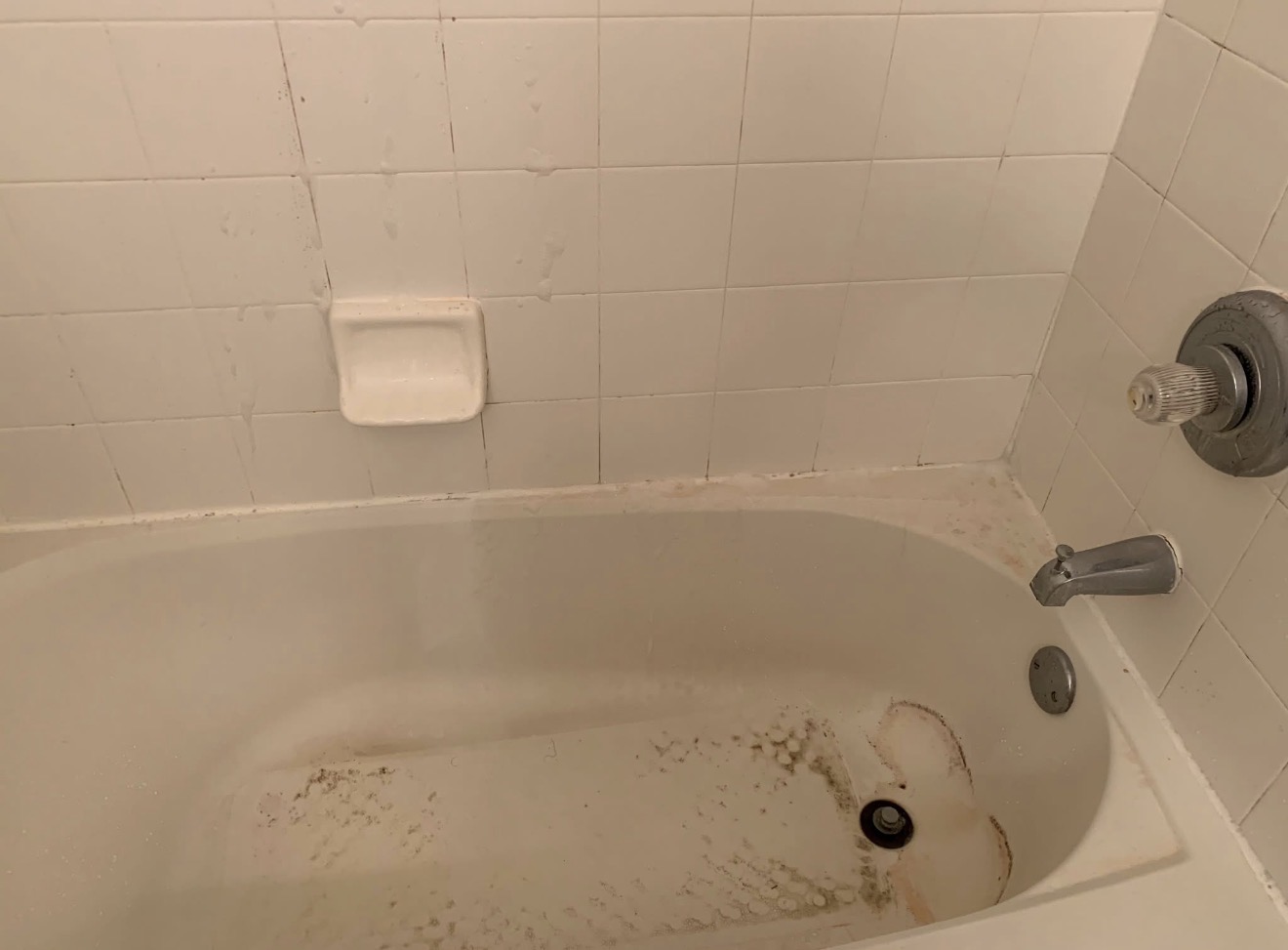 Bathtub deep clean before cleaning